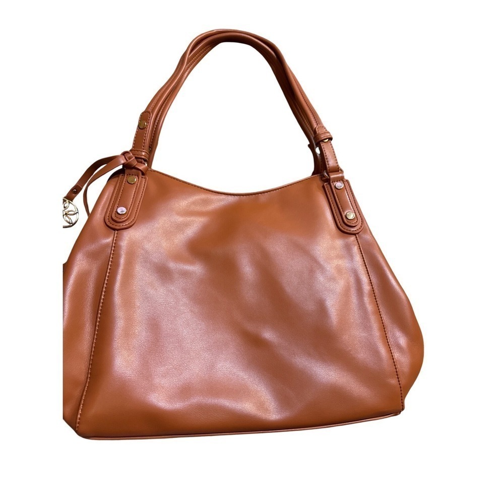 Classic caramel brown faux leather shoulder bag - Picture 3 of 8